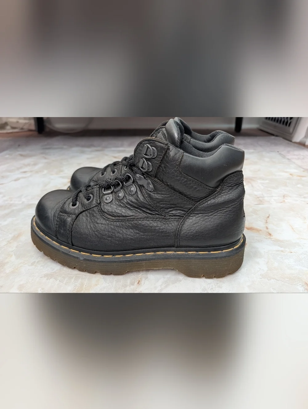 Unisex Dr. Martens Boots 10962  Black Leather Combat Men 9 / Woman's 10